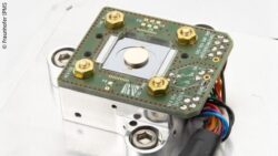 Image: A magnetic vector scanner with electronic circuitry; Copyright: Fraunhofer IPMS